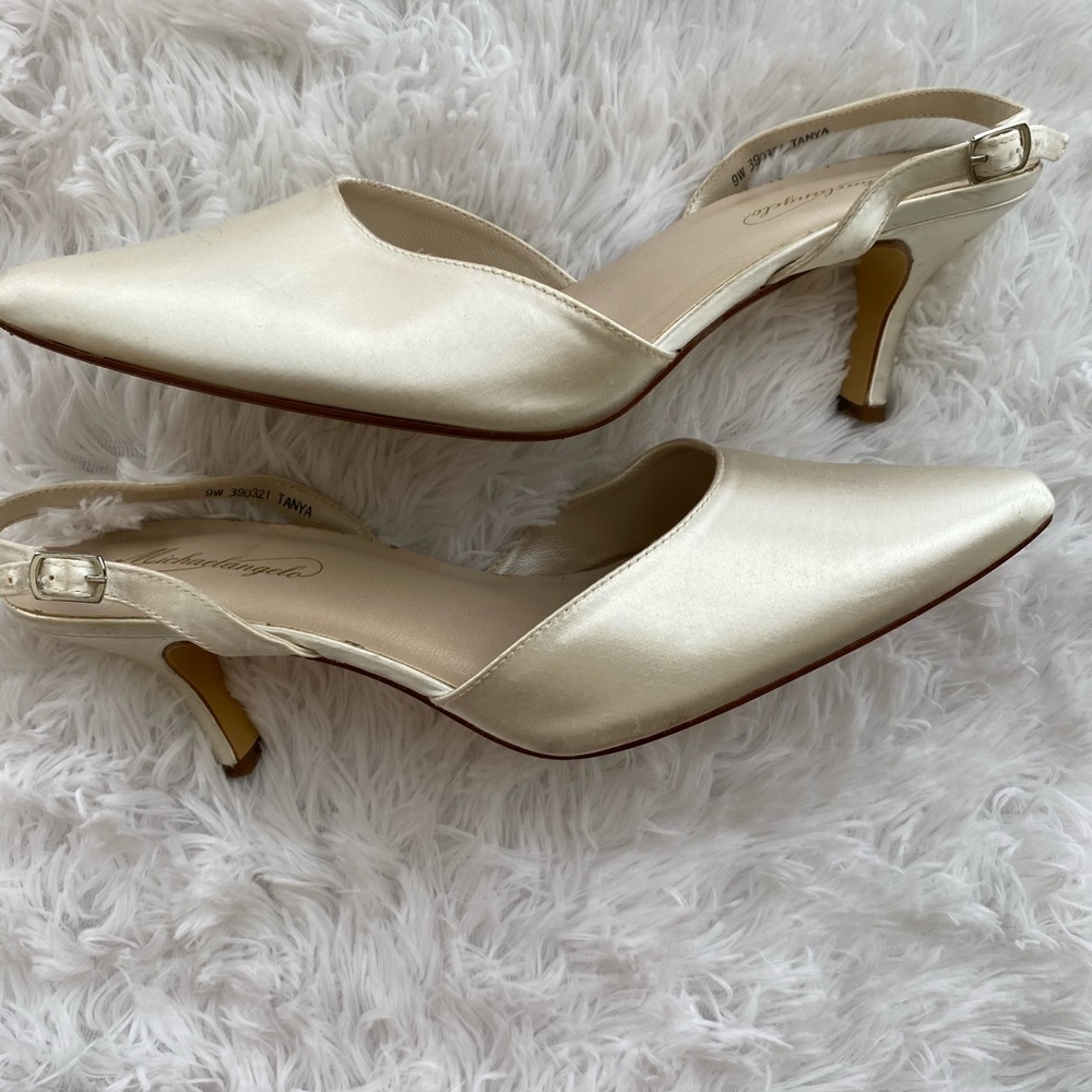 GUC SATIN SLINGBACK HEELS MICHAELANGELO CLOSED TOE
